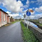 Bright And Cozy On Grand Canal Greenway דירה