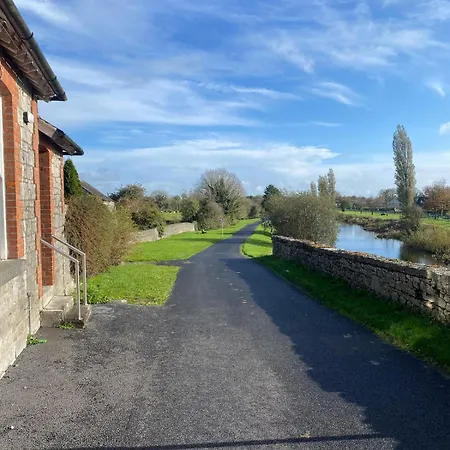 Bright And Cozy On Grand Canal Greenway Apartmán Daingean