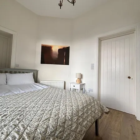 Bright And Cozy On Grand Canal Greenway *