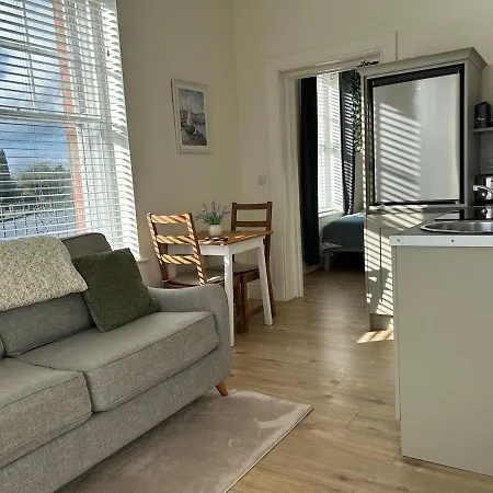 Bright And Cozy On Grand Canal Greenway * Daingean