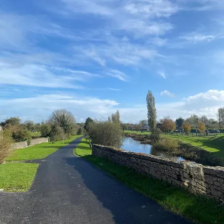 Bright And Cozy On Grand Canal Greenway