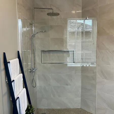 Bright And Cozy On Grand Canal Greenway * Daingean