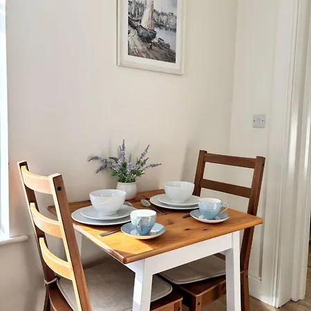 Bright And Cozy On Grand Canal Greenway