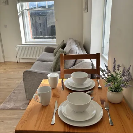 Bright And Cozy On Grand Canal Greenway Daingean