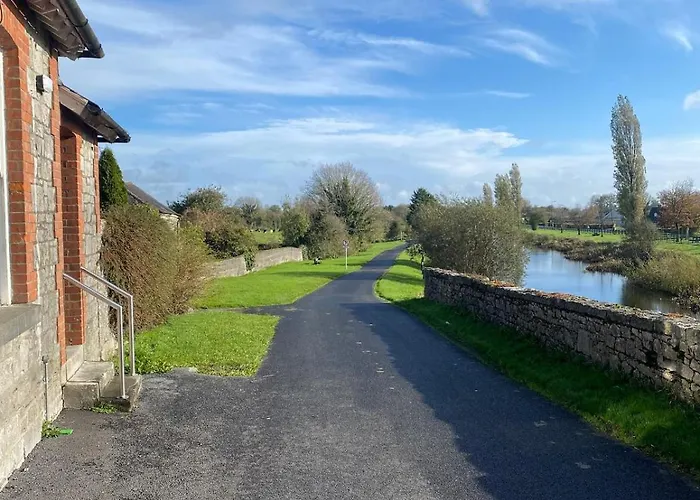 Bright And Cozy On Grand Canal Greenway Appartement Daingean