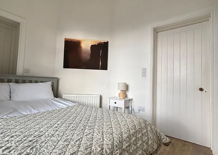 Bright And Cozy On Grand Canal Greenway *