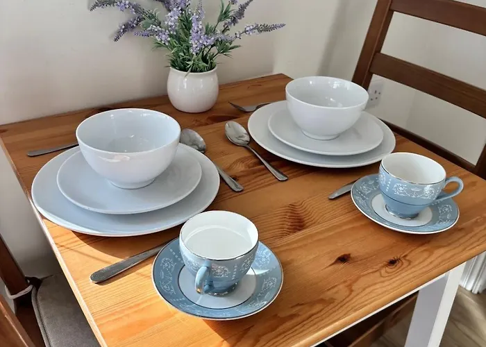 Bright And Cozy On Grand Canal Greenway *