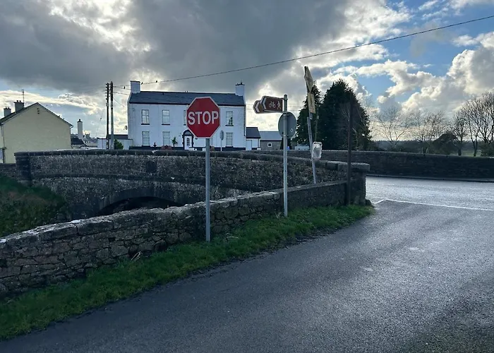 Bright And Cozy On Grand Canal Greenway