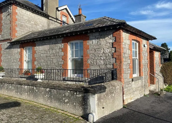 Apartment Bright And Cozy On Grand Canal Greenway Daingean
