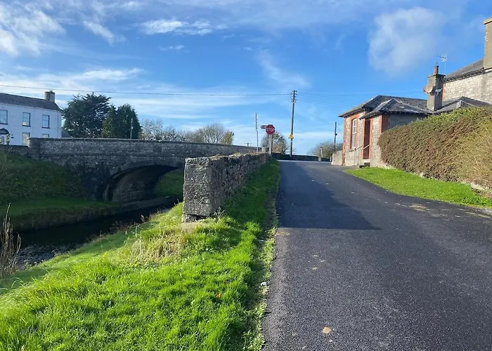 Bright And Cozy On Grand Canal Greenway *
