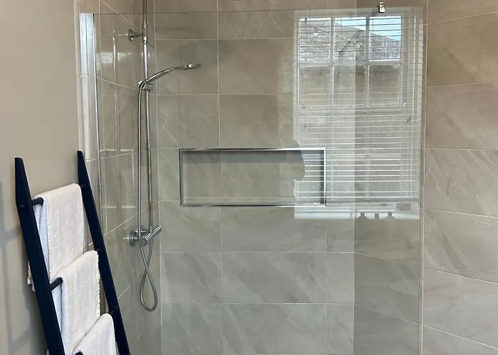 Bright And Cozy On Grand Canal Greenway * Daingean