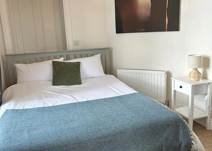 Bright And Cozy On Grand Canal Greenway * Daingean