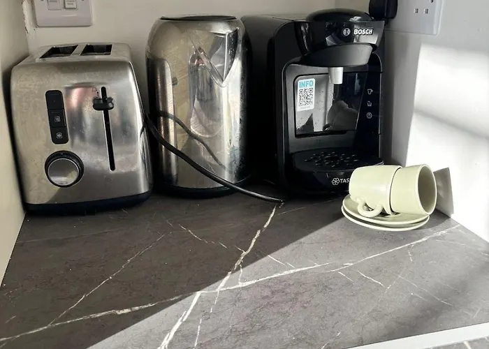 Bright And Cozy On Grand Canal Greenway *