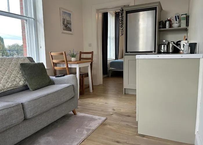 Apartment Bright And Cozy On Grand Canal Greenway