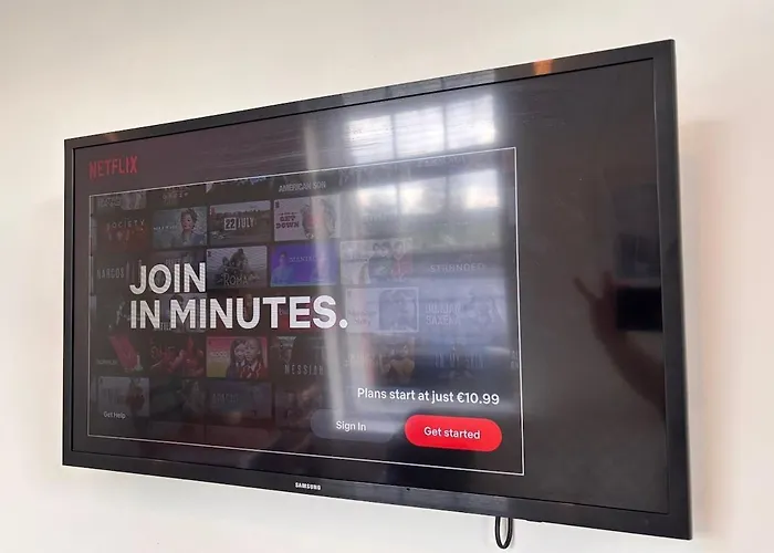 Bright And Cozy On Grand Canal Greenway Daingean